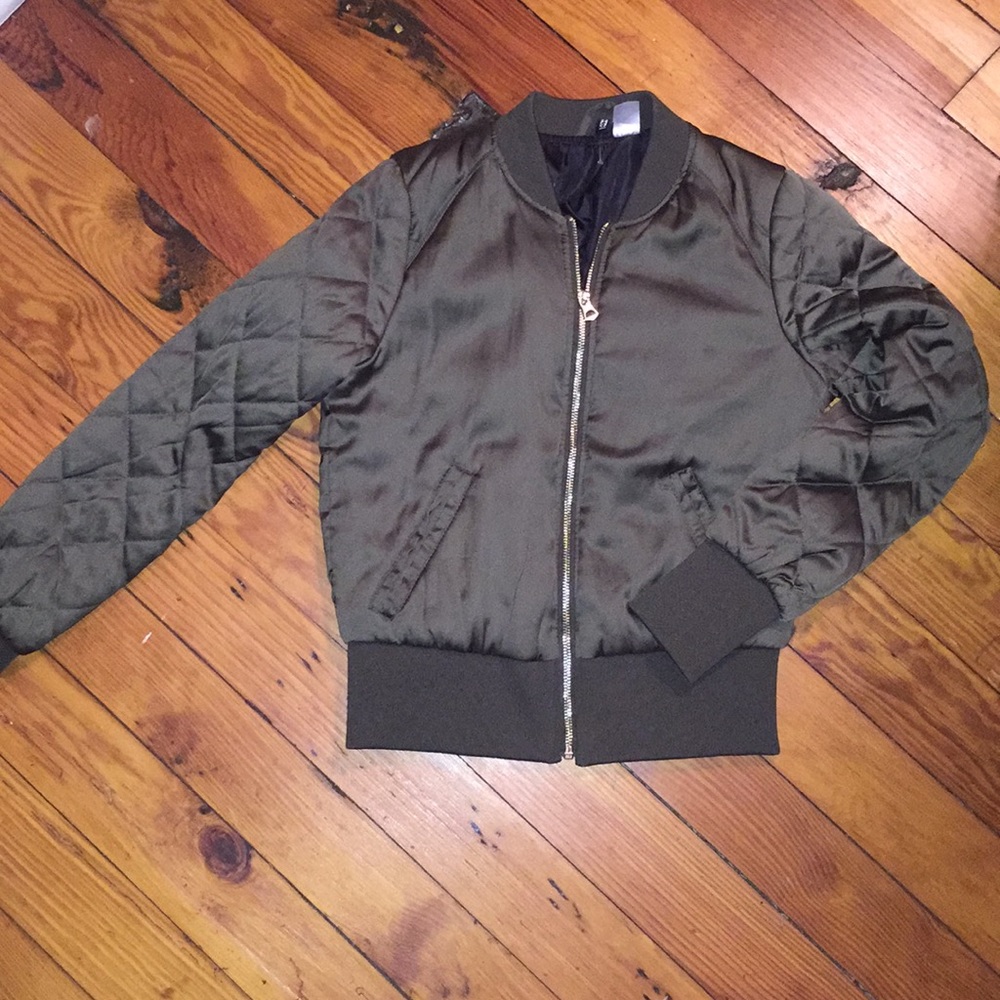 🛑 SOLD 🛑 Divided Jacket Size 4 - Olive Green H&M